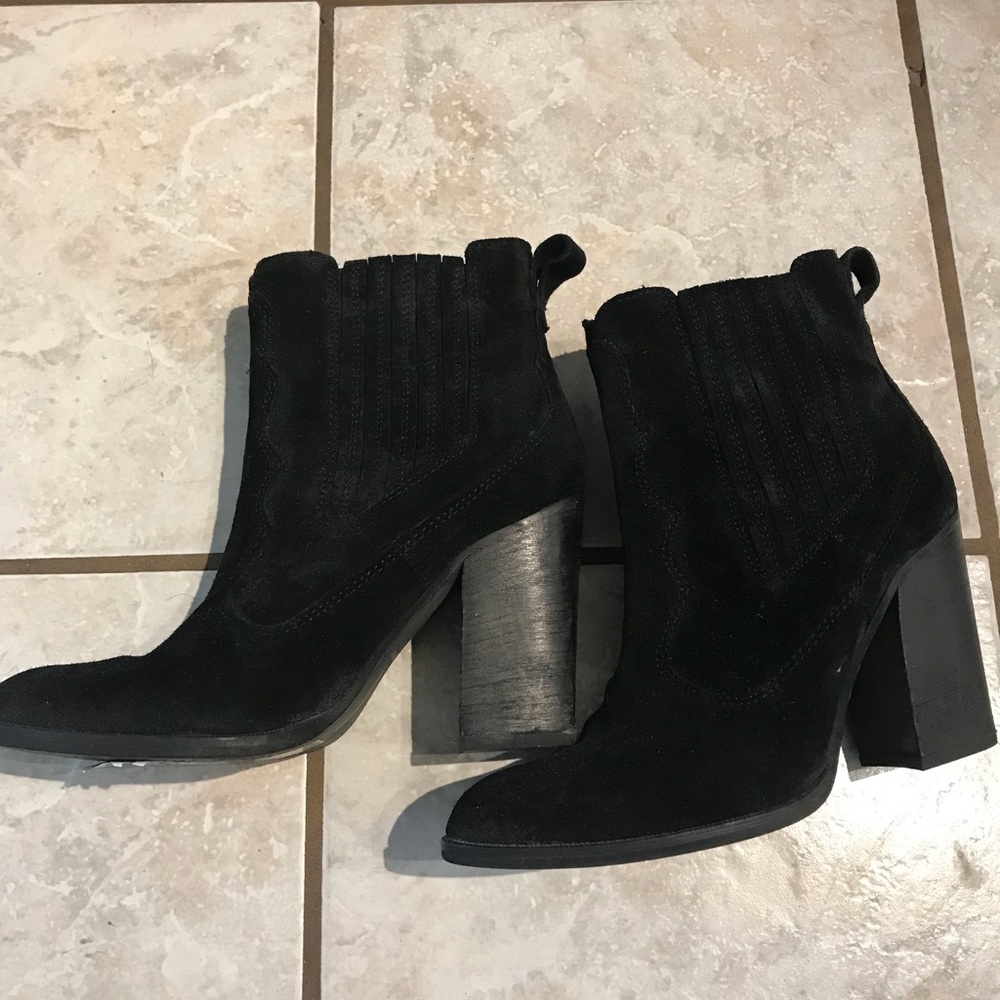 Dolce Vita suede booties - Picture 1 of 3